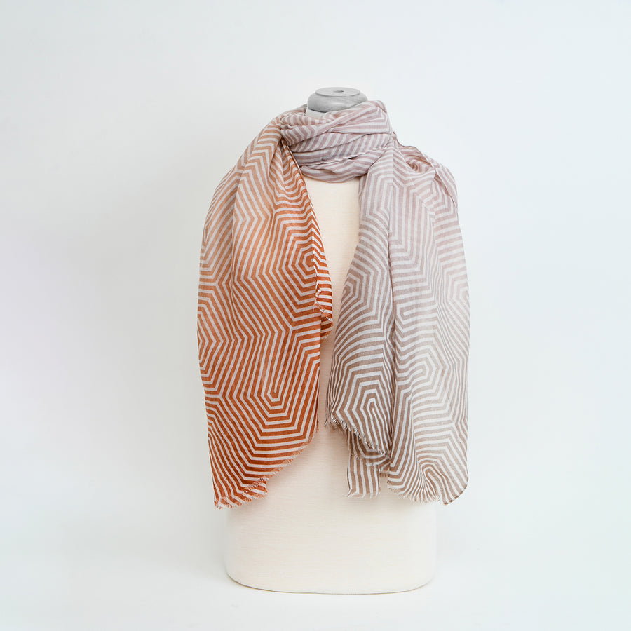 FOULARD LÉGER À RAYURES DEUX TONS  - TAUPE | LIGHTWEIGHT TWO TONE STRIPED SCARF - TAUPE