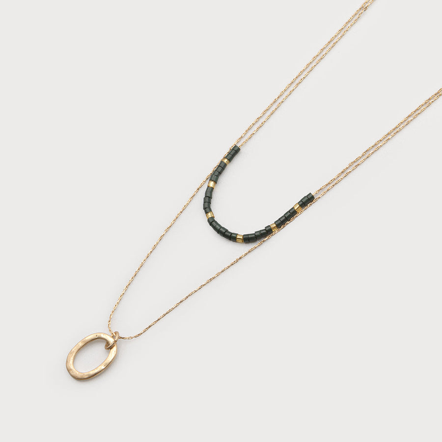 Two layers necklace with glass beads and delicate pendant 1685-GRN-G