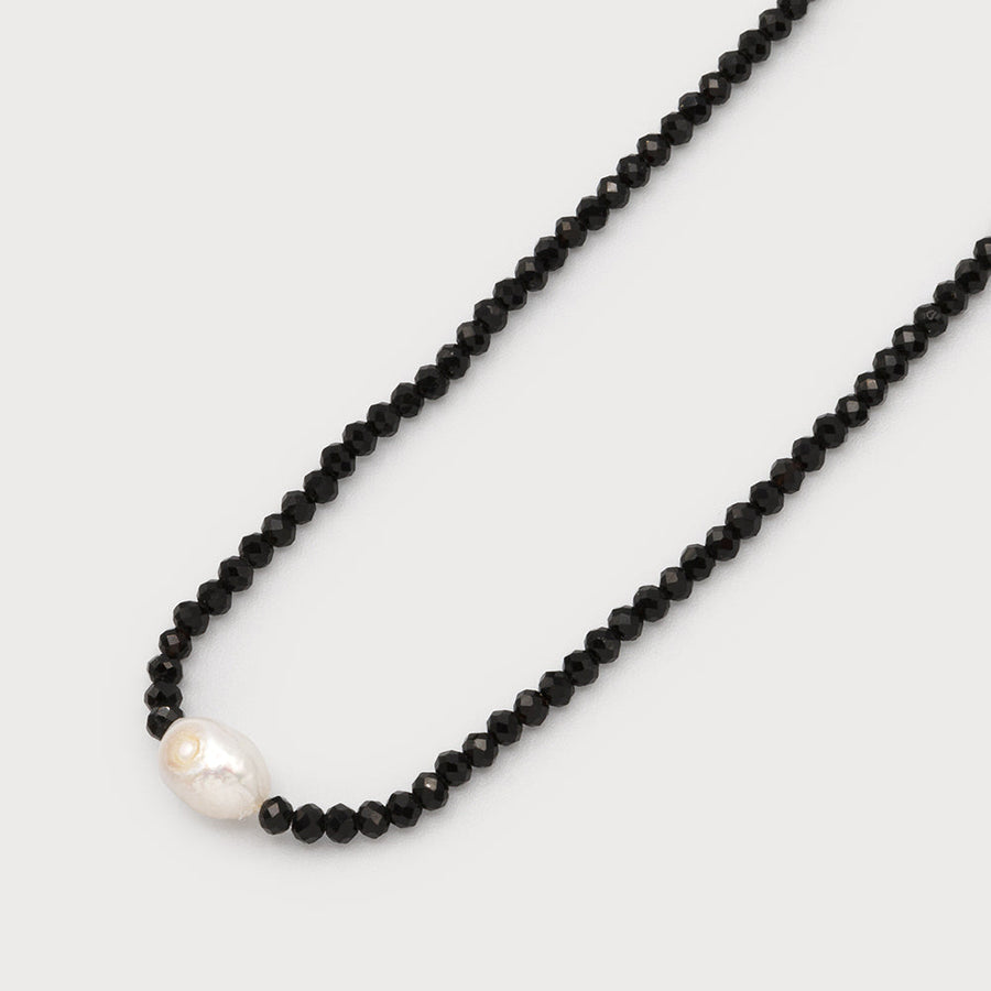 Choker neck in glass beads with pearl 1692-BLK