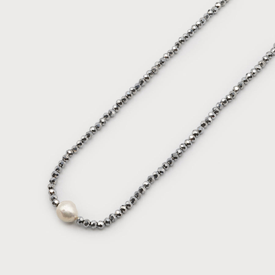 Choker neck in glass beads with pearl 1692-GRY