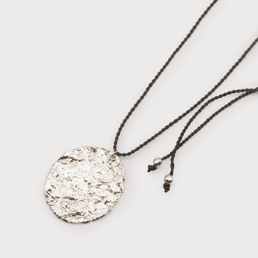 Large ajustable hammered disc on cord 1719-SLV