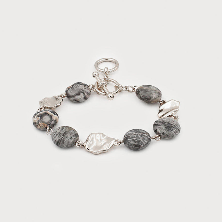 Bracelet alternating natural stones and hammered metal parts with t-shaped clasp 3352-GRY-S