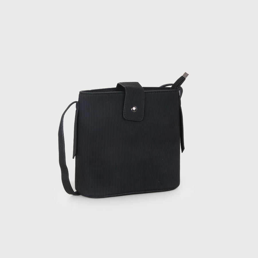 crossbody bag . adjustable strap. .inside pockets . zipper closer 7089-BLK