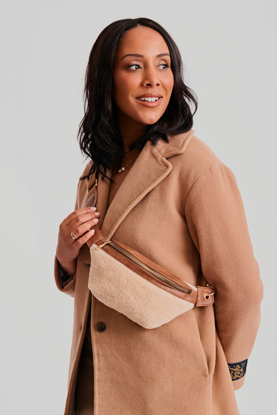 Sac banane en sherpa et simili cuir avec bandoulière réglable 7168-BGE