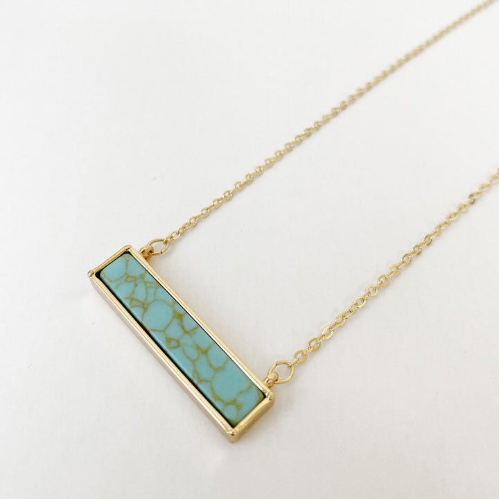 CHAÎNE DÉLICATE AVEC PENDENTIF EN PIERRE NATURELLE   - TURQUOISE ET OR | DELICATE CHAIN WITH STONE PENDANT - TURQUOISE & GOLD