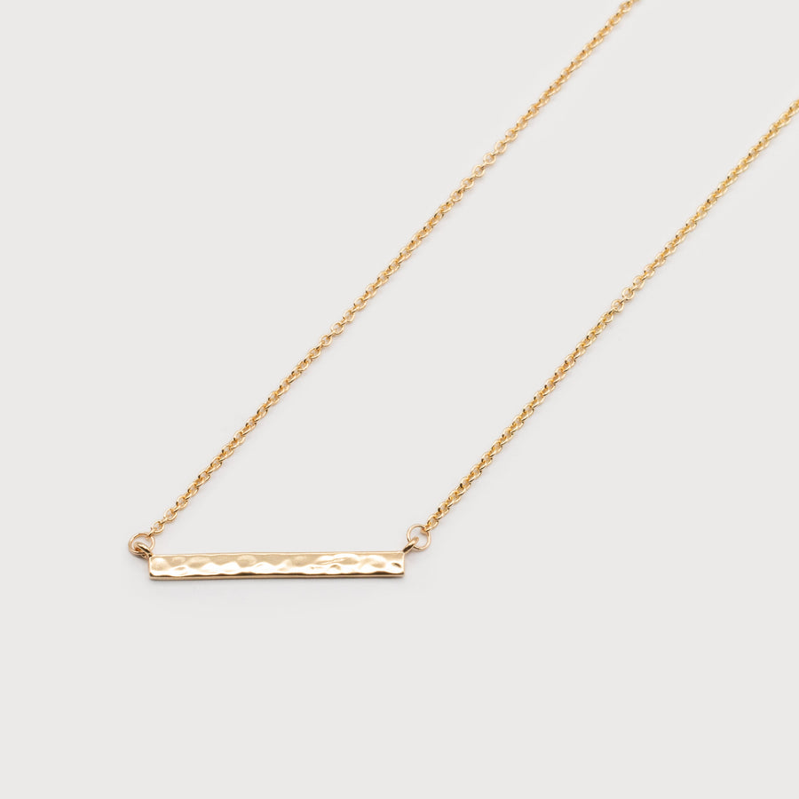 DELICATE CHAIN WITH SMALL HAMMERED BAR 1521-GLD