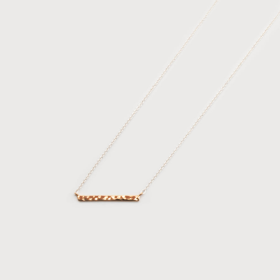 DELICATE CHAIN WITH SMALL HAMMERED BAR 1521-MXG