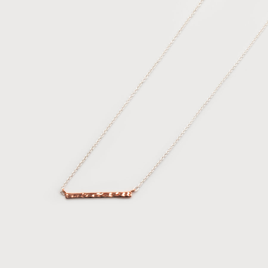 DELICATE CHAIN WITH SMALL HAMMERED BAR 1521-MXR