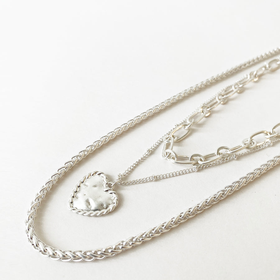 3 CHAÎNES SÉPARÉES AVEC PENDENTIF C?UR  FINI ANTIQUE  - ARGENT | 3 SEPARATE CHAINS WITH ANITK FINISH HEART PENDANT - SILVER