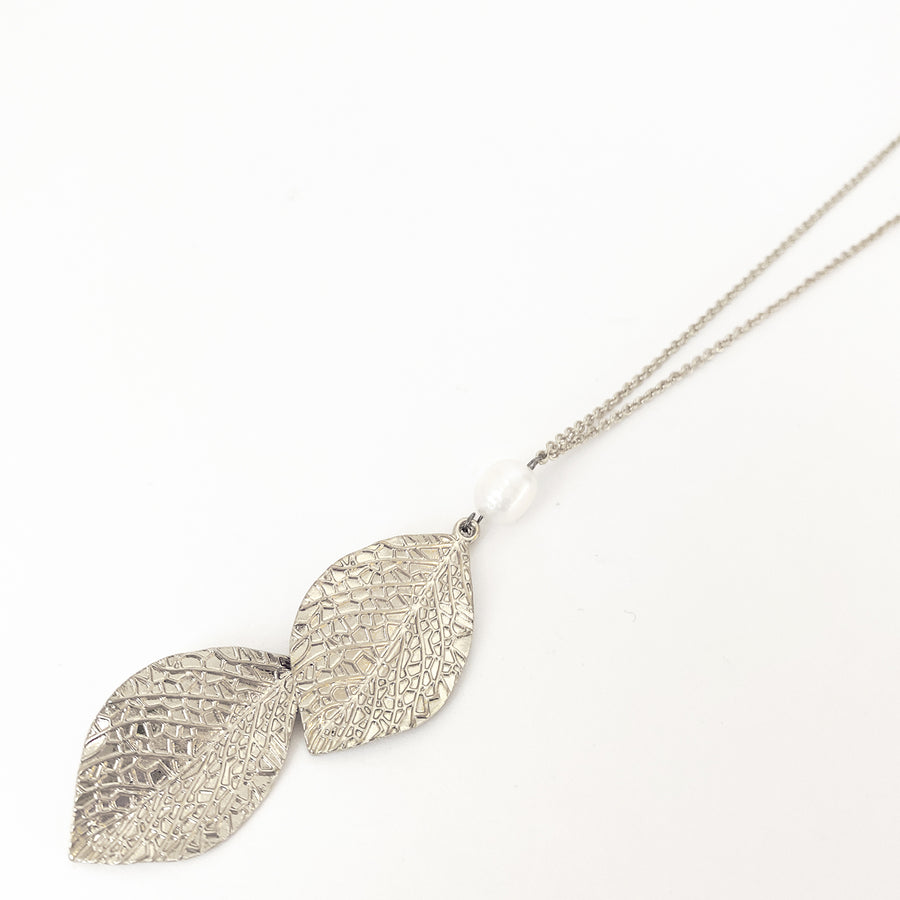 LONGUE CHAÎNE AJUSTABLE AVEC DOUBLES PENDENTIFS FEUILLES - ARGENT | DOUBLE LEAVES PENDANT ON LONG ADJUSTABLE CHAIN - SILVER