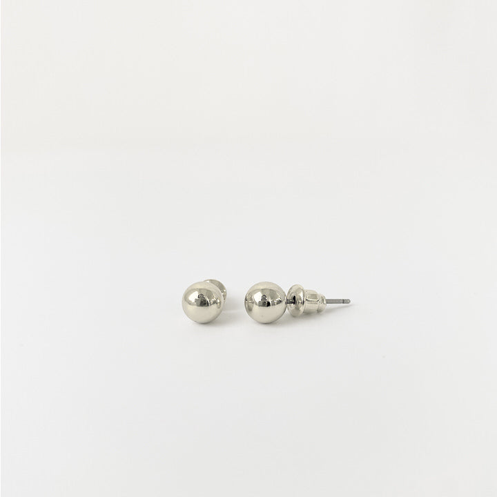 BOUCLES D'OREILLES MINIS BOULES DE MÉTAL - ARGENT | MINI METAL BALL EARRINGS - SILVER
