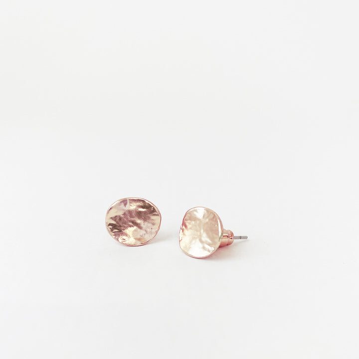 BOUCLES D'OREILLES PETITES PASTILLES AU FINI TEXTURÉ  - OR ROSE | SMALL MATTE TEXTURED FLAT DISCS EARRINGS - ROSE GOLD