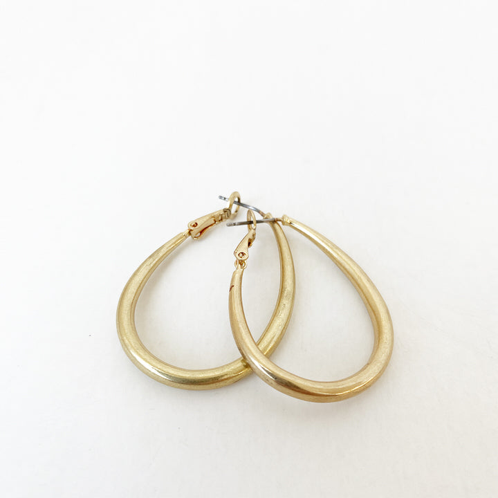 ANNEAUX OVALS AU FINI USÉ - OR MAT | OVAL HOOPS IN WORN FINISH - WORN GOLD