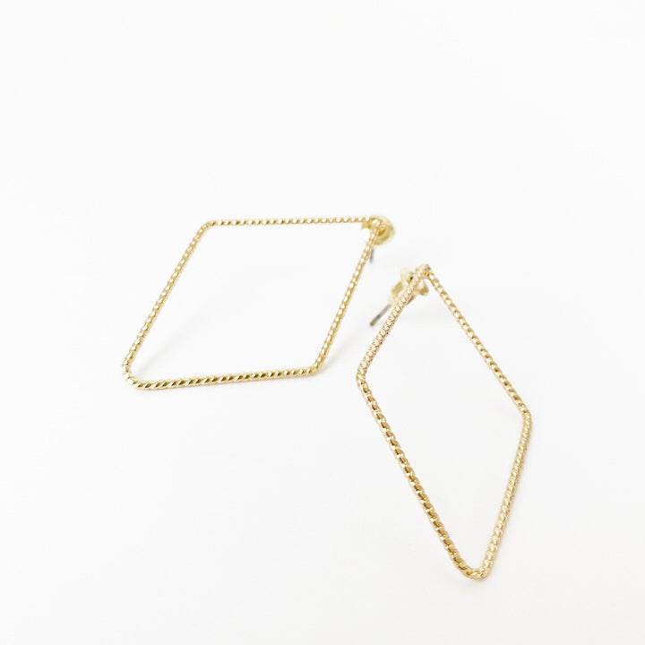 LOSANGES DÉLICATS - OR | DELICATE DIAMOND SHAPE EARRINGS - GOLD