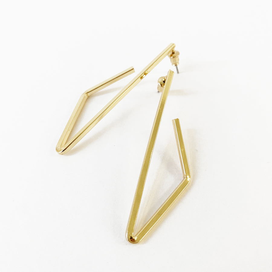 BOUCLES D'OREILLES GEOMÉTRIQUES SUR POSTS - OR | GEOMETRICAL EARRINGS ON POSTS - GOLD