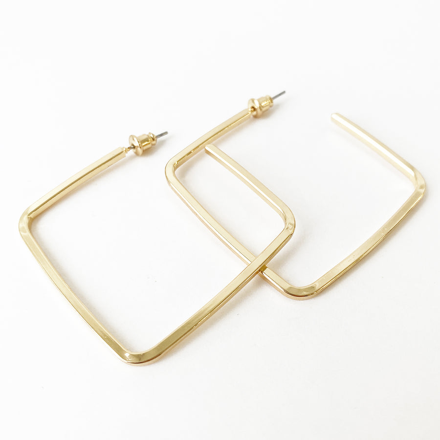 ANNEAUX CARRÉS SUR TIGES - OR | SQUARED HOOPS ON POSTS - GOLD