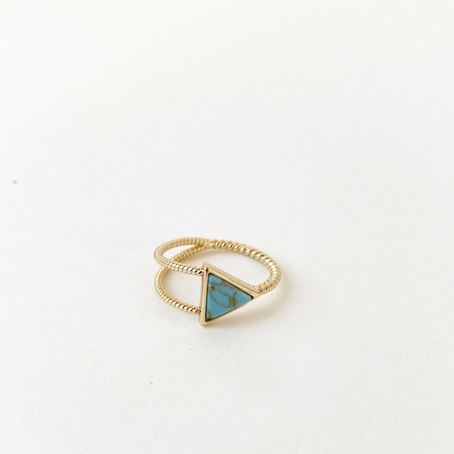 BAGUE DE FORME TRIANGULAIRE EN PIERRE NATURELLE - QUATUOR - TURQUOISE ET OR | TRIANGLE SHAPE NATURAL STONE SIZED RING - QUARTET - TURQUOISE & GOLD