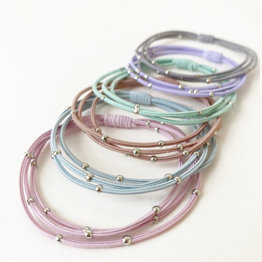 ENS. DE 6 ÉLASTIQUES CHEVEUX MINIS BILLES DE MÉTAL - MULTI PASTEL ET ARGENT | SET OF 6 MINIS METAL BEADS HAIR ELASTICS  - MIX PASTEL & SILVER