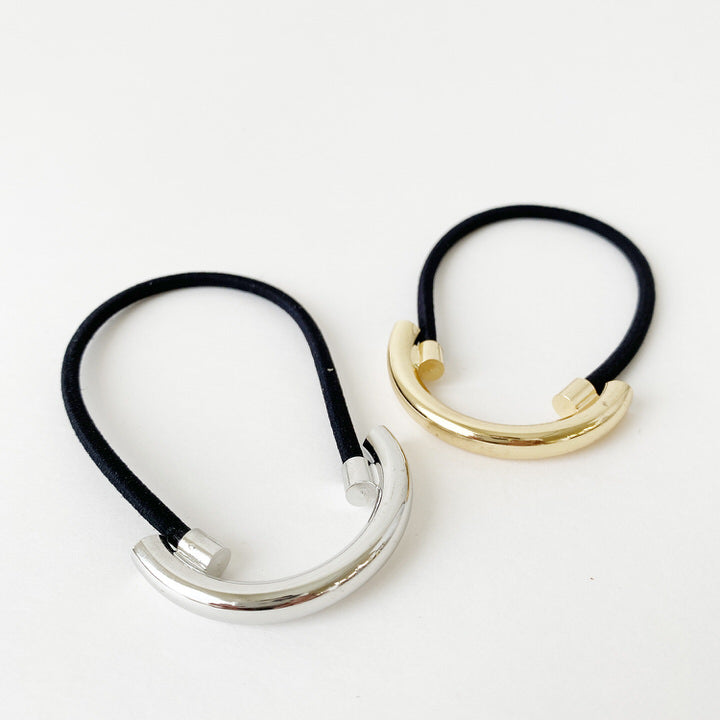 ENS. DE 2 ÉLASTIQUES CHEVEUX TUBES DE MÉTAL FINI BRILLANT - NOIR, ARGENT ET OR | SET OF 2 METAL TUBES IN SHINY FINISH HAIR ELASTICS  - BLACK, SILVER & GOLD
