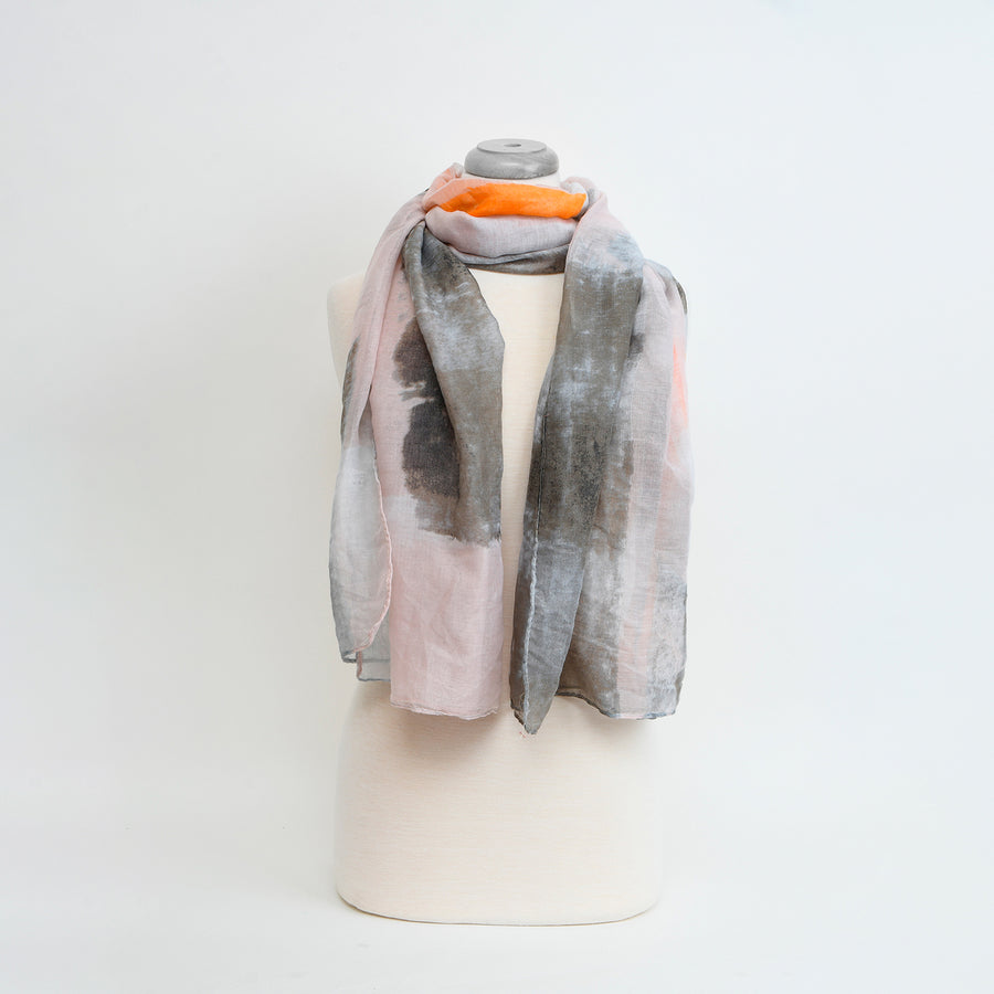 FOULARD LÉGER  IMPRIMÉ ABSTRAIT - GRIS ET JAUNE | LIGHTWEIGHT ABSTRACT PRINTED SCARF - GREY & YELLOW