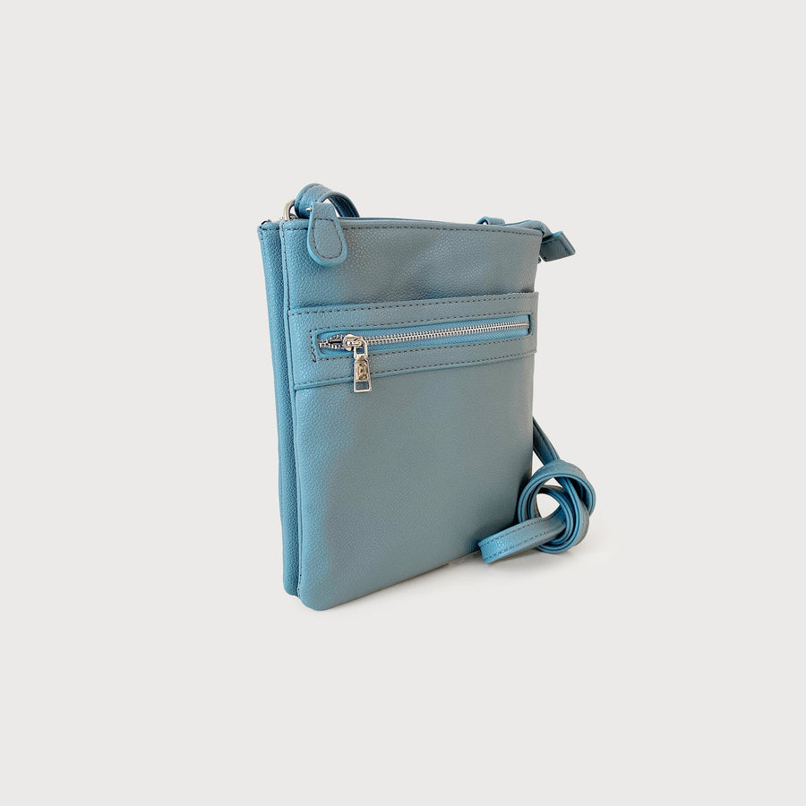 SAC SOUPLE.MULTI POCHETTES INT. POCHETTE EXT AVEC FERMETURE ECLAIR ET GANSE AJUST. - BLEU PÂLE | XBODY BAG W/INSIDE MULTI POCKETS & ZIPPED FRONT POCKET & ADJ. STRAP - IMITATION LEATHER - LIGHT BLUE