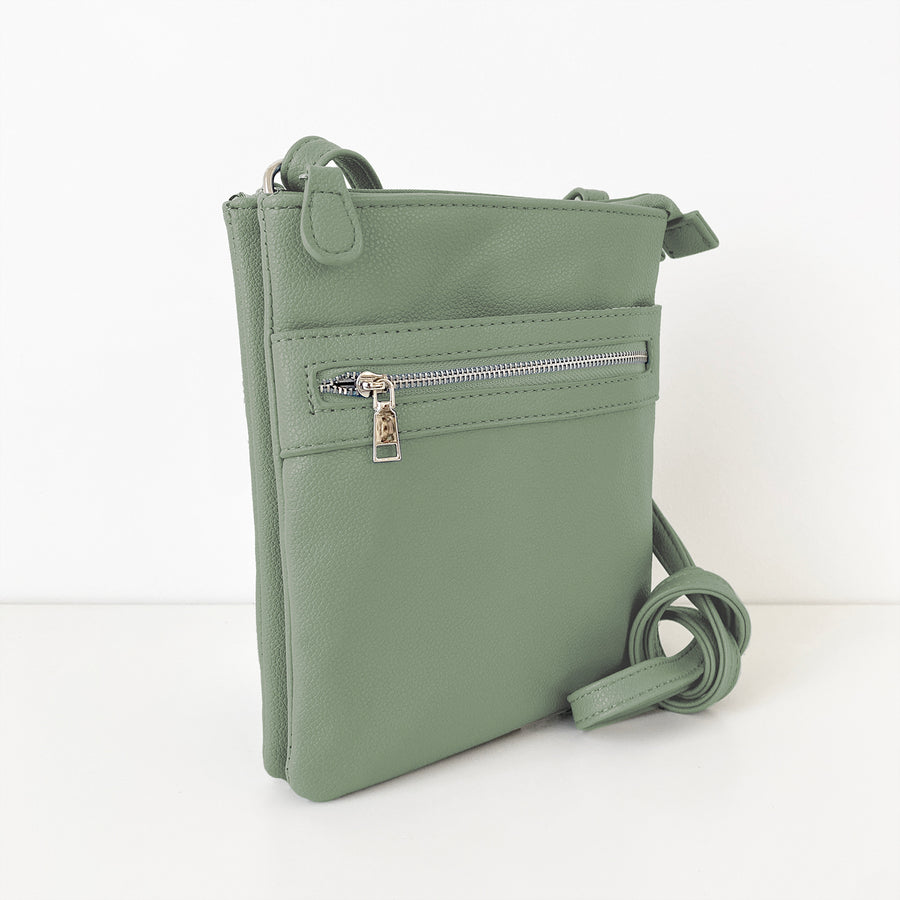 SAC SOUPLE.MULTI POCHETTES INT. POCHETTE EXT AVEC FERMETURE ECLAIR ET GANSE AJUST. - SAUGE | XBODY BAG W/INSIDE MULTI POCKETS & ZIPPED FRONT POCKET & ADJ. STRAP - IMITATION LEATHER - SAGE