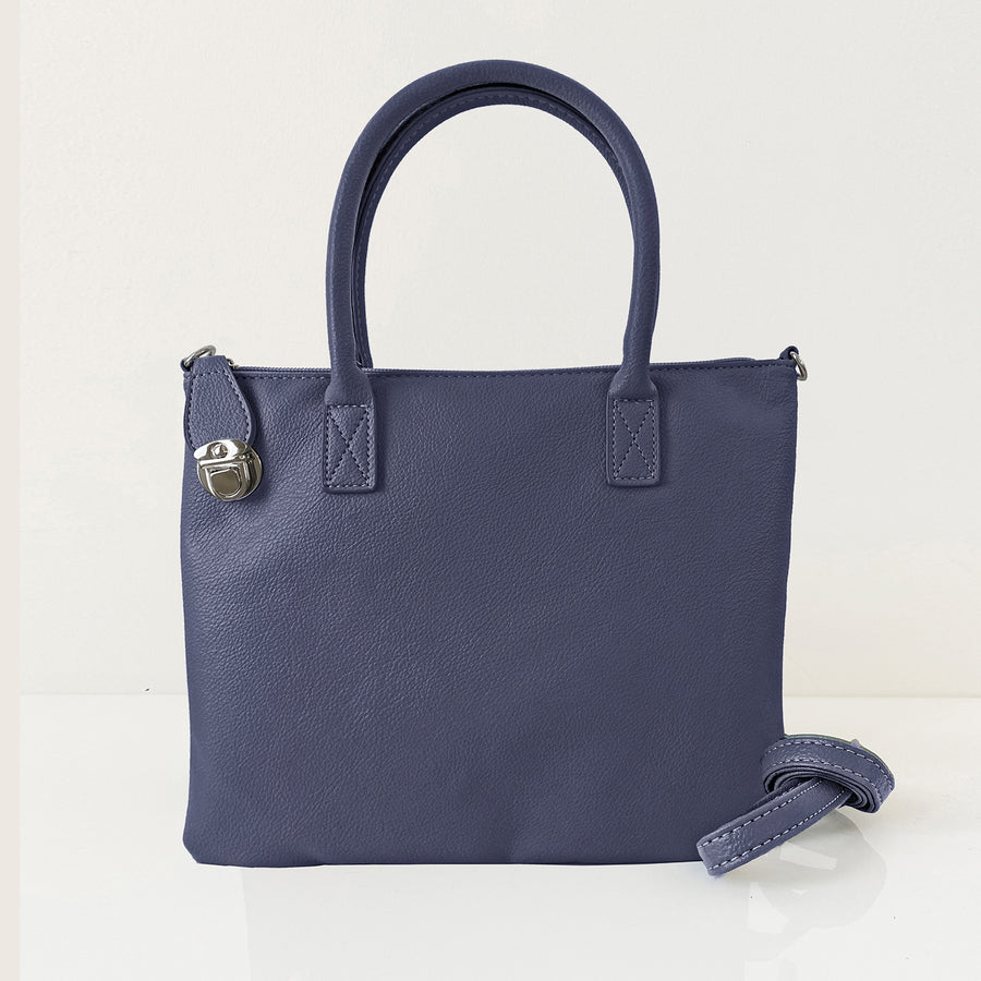 SAC PLAT ET SOUPLE MULTI POCHETTES INT. ET GANSE AJUST. ET AMOVIBLE-IMITATION CUIR - MARINE | FLAT HAND/XBODY BAG W/MULTI INS. POCKETS & REMOVABLE ADJ. STRAP-IMITATION LEATHER - NAVY